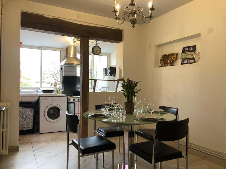 Le Black & White F 2 De 55 M 2 Moulins (Allier)