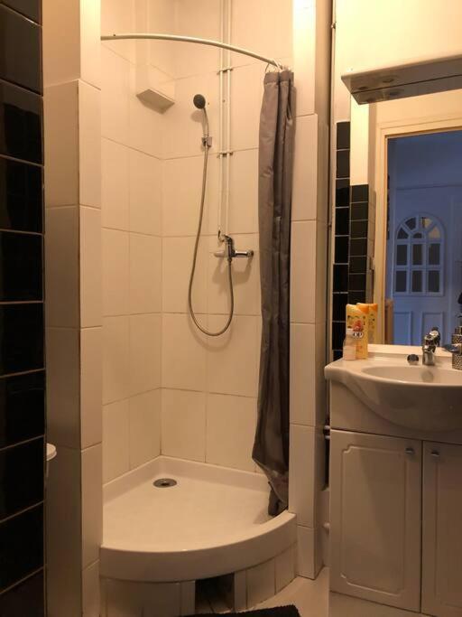 Le Black & White F 2 De 55 M 2 * Moulins (Allier)
